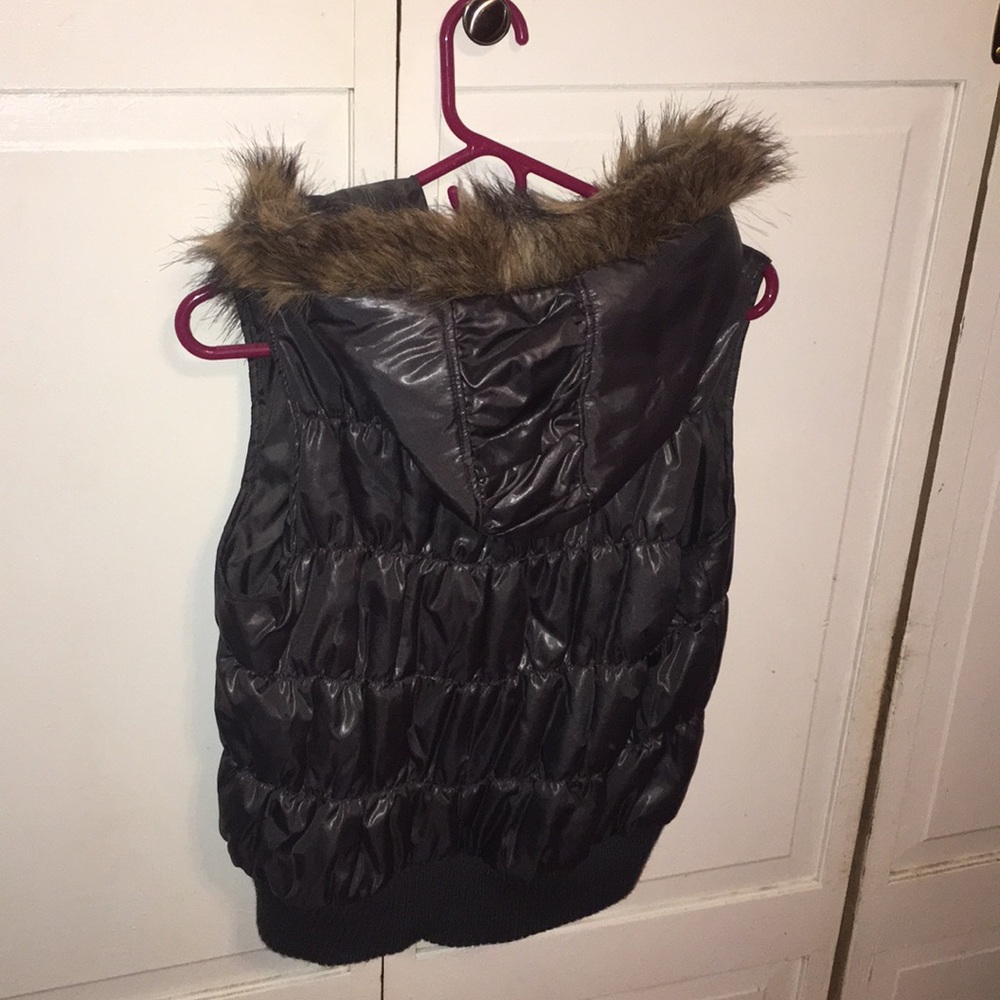 Puffer Vest - Picture 3 of 4